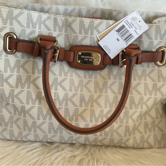 New Michael Kors Large Hamilton Vanilla Purse - Picture 2 of 15